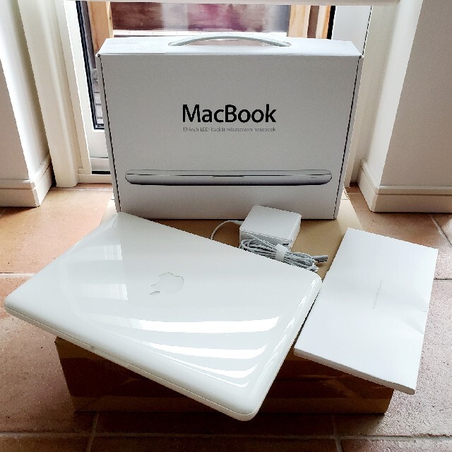 Mac (Apple)(マック)のMacBook 13インチ(白・ユニボディ)Mid2010年モデル【動作確認済】 スマホ/家電/カメラのPC/タブレット(ノートPC)の商品写真