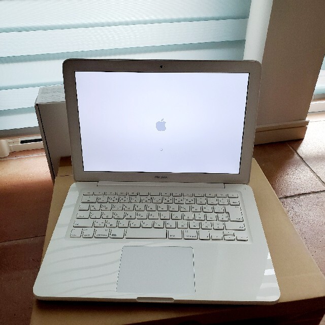 Mac (Apple)(マック)のMacBook 13インチ(白・ユニボディ)Mid2010年モデル【動作確認済】 スマホ/家電/カメラのPC/タブレット(ノートPC)の商品写真