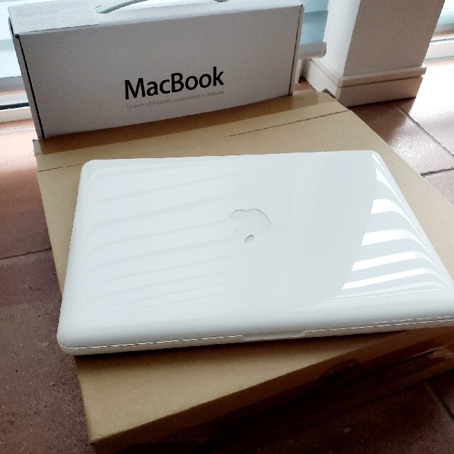 Mac (Apple)(マック)のMacBook 13インチ(白・ユニボディ)Mid2010年モデル【動作確認済】 スマホ/家電/カメラのPC/タブレット(ノートPC)の商品写真