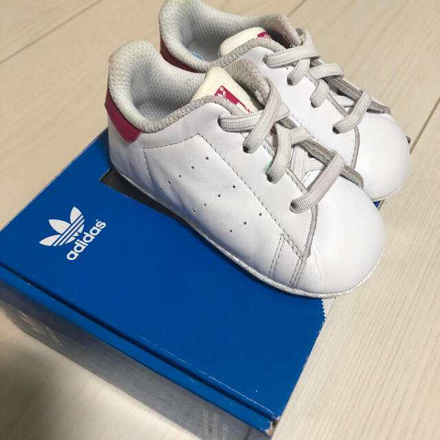 adidas(アディダス)のスタンスミスベビー キッズ/ベビー/マタニティのベビー靴/シューズ(~14cm)(スニーカー)の商品写真