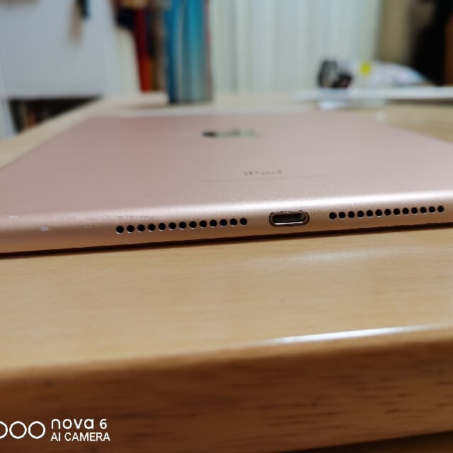 iPad 9.7インチ 2018年モデル docomo LTE版 利用制限〇 専 スマホ/家電/カメラのPC/タブレット(タブレット)の商品写真