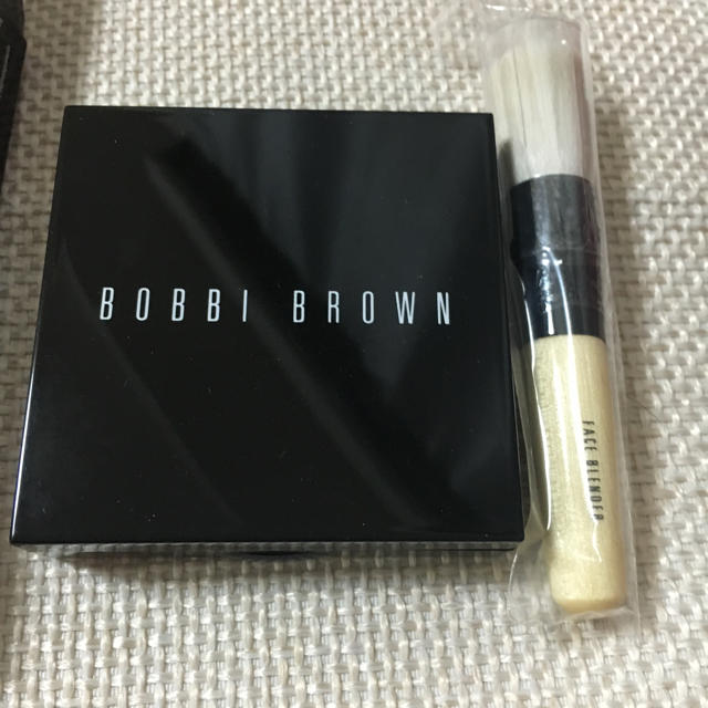 BOBBI BROWN(ボビイブラウン)の ボビーブラウン  フェイスパウダー コスメ/美容のベースメイク/化粧品(フェイスカラー)の商品写真