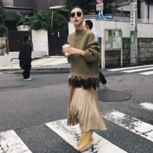 Ameri VINTAGE(アメリヴィンテージ)の【即完売のカーキ！】OSTRICH FEATHER KNIT！ レディースのトップス(ニット/セーター)の商品写真