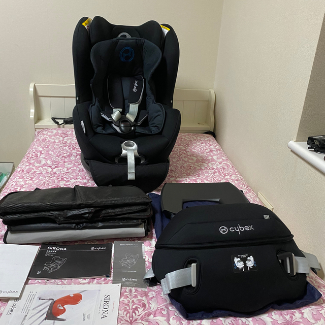 cybex(サイベックス)の美品 サイベックス シローナ blackISOFIX対応機種　おまけ付き キッズ/ベビー/マタニティの外出/移動用品(自動車用チャイルドシート本体)の商品写真