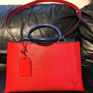 ルイヴィトン(LOUIS VUITTON)のブラックフライデーセール❣️ルイヴィトンエピ赤ネイビーバイカラーショルダーバッグ(ショルダーバッグ)