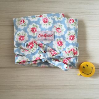 キャスキッドソン(Cath Kidston)の【Cath Kidston】エプロン新品(収納/キッチン雑貨)