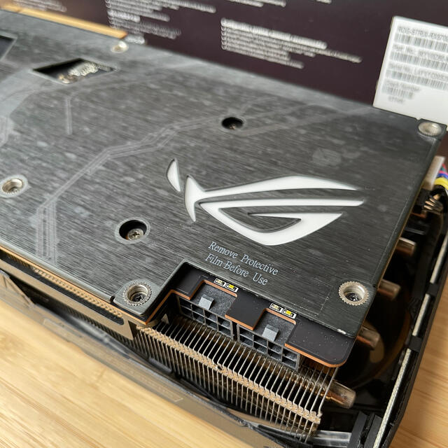 ASUS(エイスース)のASUS 5700XT ROG STRIX 8GB スマホ/家電/カメラのPC/タブレット(PCパーツ)の商品写真