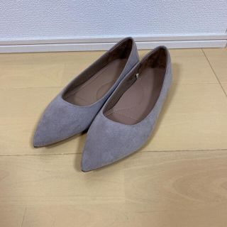 ユニクロ(UNIQLO)のユニクロ　コンフィールタッチフラットシューズ　22.5cm グレージュ(ハイヒール/パンプス)