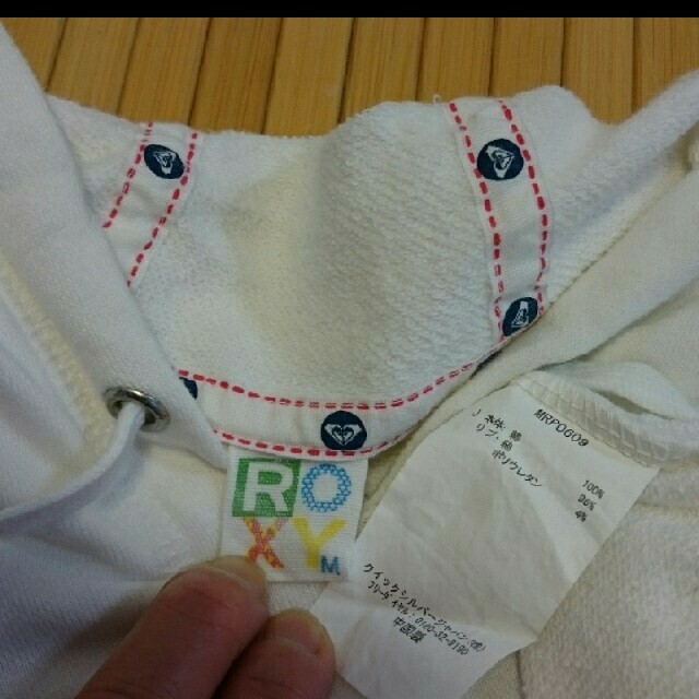 Roxy(ロキシー)のROXYパーカー  美品❕Mサイズ 女性&子供  ホワイト レディースのトップス(パーカー)の商品写真