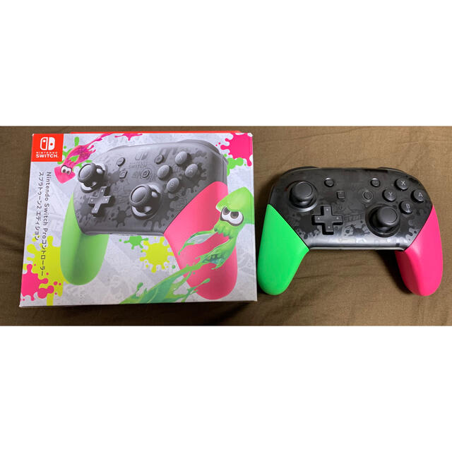 Nintendo Switch(ニンテンドースイッチ)のswitch PROコントローラー　スプラトゥーン エンタメ/ホビーのゲームソフト/ゲーム機本体(その他)の商品写真