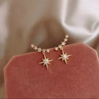 スタージュエリー(STAR JEWELRY)のクリスタルスター ドロップ ピアス ゴールド(ピアス)