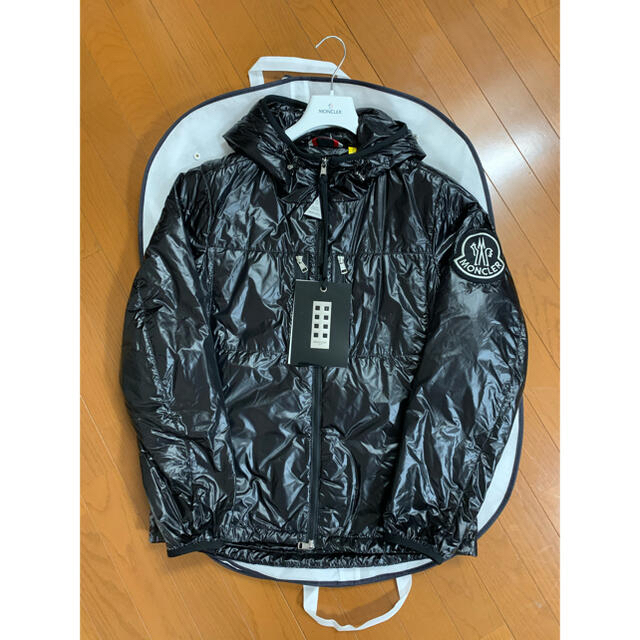 MONCLER(モンクレール)のモンクレール　ライトダウン　GUI    専用出品 メンズのジャケット/アウター(ダウンジャケット)の商品写真