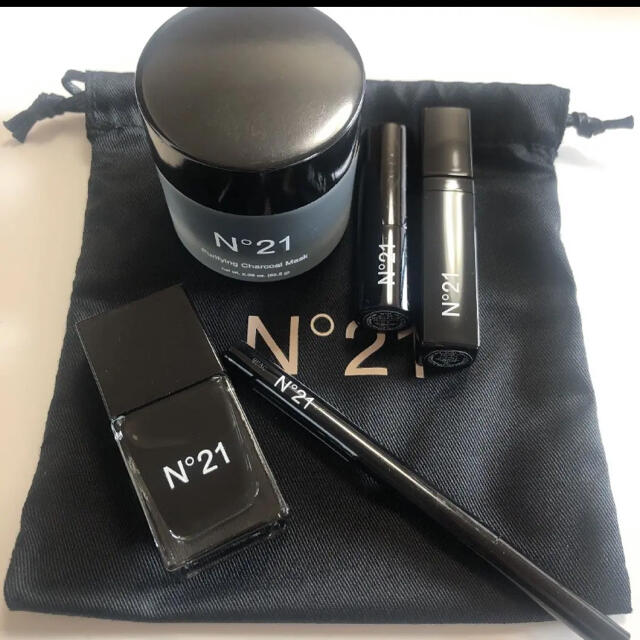 新品好評 N°21 - ヌメロ✖️AYOKO 限定バッグ コスメ ブラックの通販 by @xxxx.|ヌメロヴェントゥーノならラクマ 大特価好評
