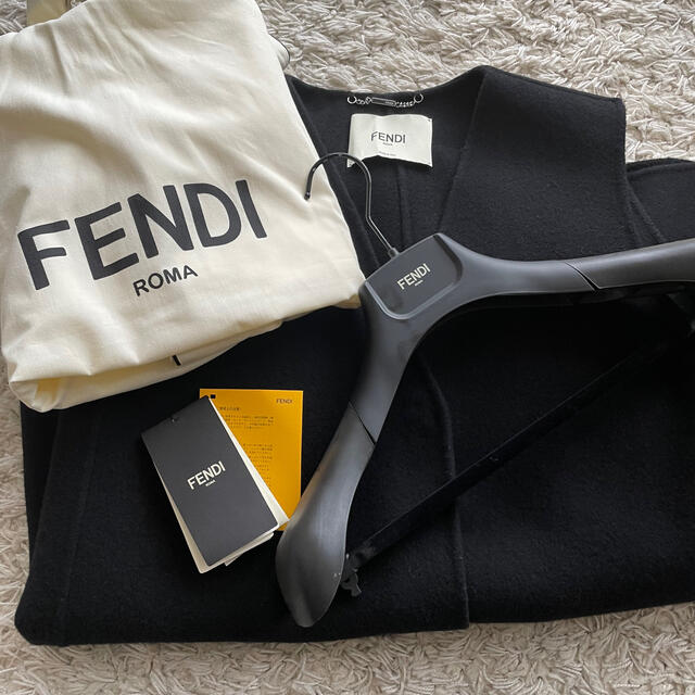 FENDI(フェンディ)のク最終！クリスマスまで大幅お値下げ！フェンディ　38ジレ レディースのジャケット/アウター(毛皮/ファーコート)の商品写真
