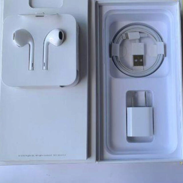 Apple(アップル)のiPhone SE2 付属品セット 新品未使用 イヤホン 充電器 純正 スマホ/家電/カメラのオーディオ機器(ヘッドフォン/イヤフォン)の商品写真