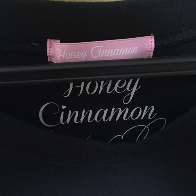 Honey Cinnamon(ハニーシナモン)のハニーシナモン 目隠しクマTシャツ レディースのトップス(Tシャツ(半袖/袖なし))の商品写真