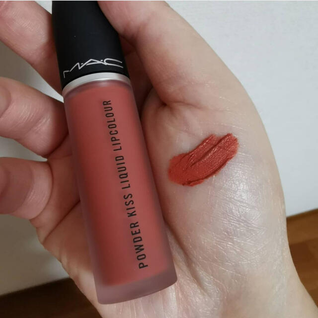 MAC(マック)のMAC★パウダーキスリキッドリップカラー★マルイットオーバー コスメ/美容のベースメイク/化粧品(口紅)の商品写真