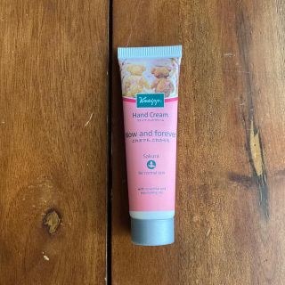 クナイプ(Kneipp)の【新品未使用】ハンドクリーム kneipp クナイプ サクラの香り(ハンドクリーム)