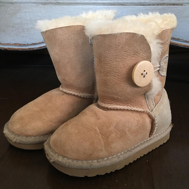 UGG(アグ)のUGG アグ　ムートンブーツ　17cm キッズ/ベビー/マタニティのキッズ靴/シューズ(15cm~)(ブーツ)の商品写真