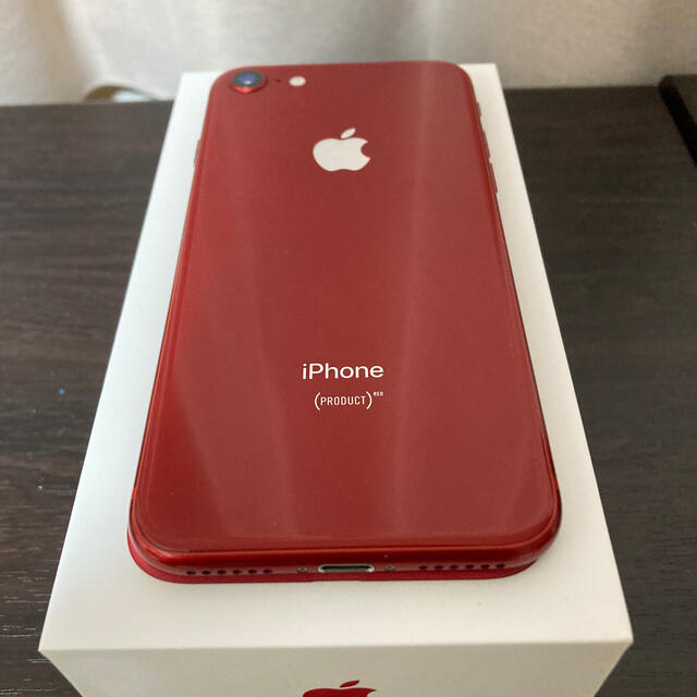 iPhone(アイフォーン)のiPhone8 64G product red SIMロック解除済 【送料無料】 スマホ/家電/カメラのスマートフォン/携帯電話(スマートフォン本体)の商品写真