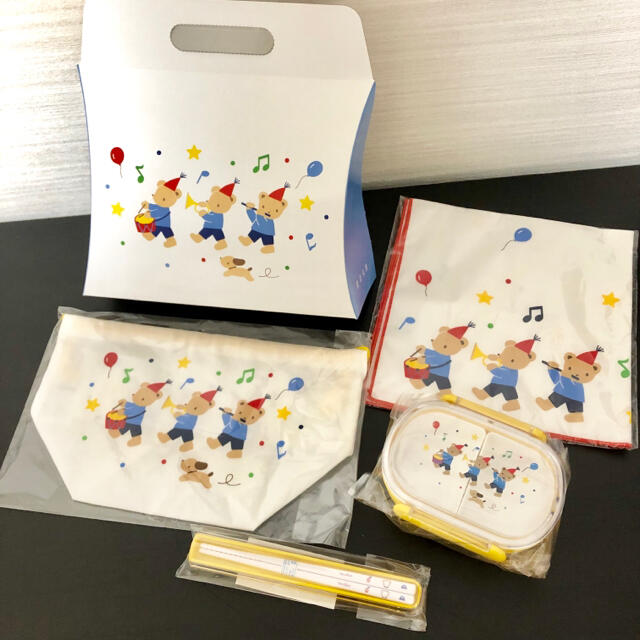 その他島津理化 新品 ファミリア ランチボックス お弁当箱 幼稚園 保育園 遠足 弁当 4セット 9点セット付属 インテリア 住まい 日用品 キッチン 食器 Roe Solca Ec