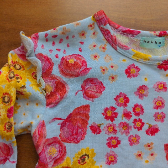 hakka kids(ハッカキッズ)のセール　120　ハッカキッズ　花柄 キッズ/ベビー/マタニティのキッズ服女の子用(90cm~)(Tシャツ/カットソー)の商品写真