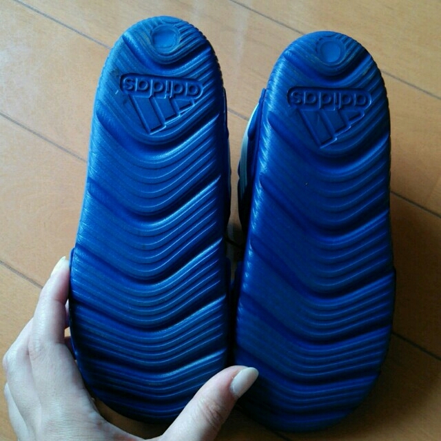 adidas(アディダス)のyoshikonet様専用サンダル16㎝ キッズ/ベビー/マタニティのキッズ靴/シューズ(15cm~)(サンダル)の商品写真