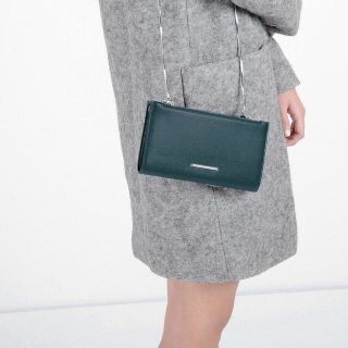 チャールズアンドキース(Charles and Keith)のCHARLES & KEITH(クラッチバッグ)