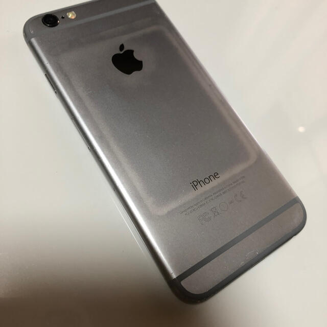 iPhone(アイフォーン)のアイホン6 128GB シルバー　中古 スマホ/家電/カメラのスマートフォン/携帯電話(携帯電話本体)の商品写真