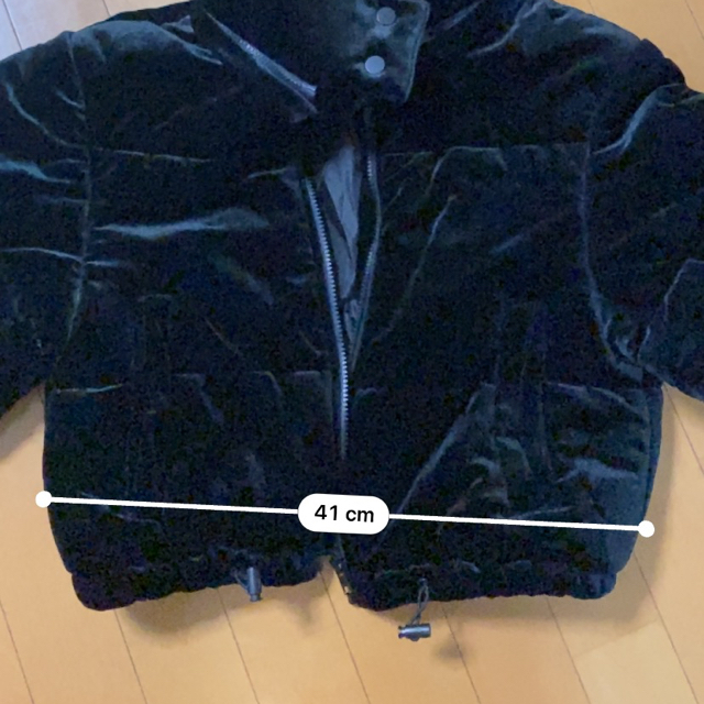 EVRIS(エヴリス)のEVRIS ショート丈　ダウン　ブラック レディースのジャケット/アウター(ダウンジャケット)の商品写真