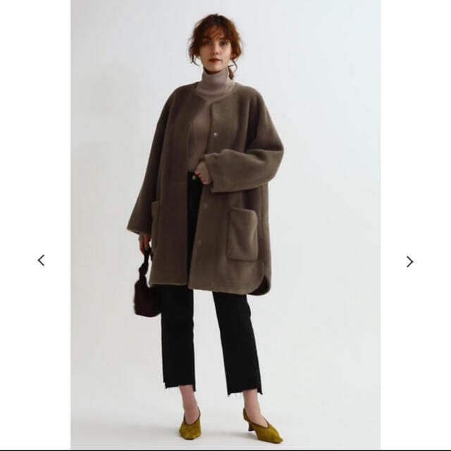 Mila Owen(ミラオーウェン)のノーカラーシャツカーブボアジャケット レディースのジャケット/アウター(毛皮/ファーコート)の商品写真