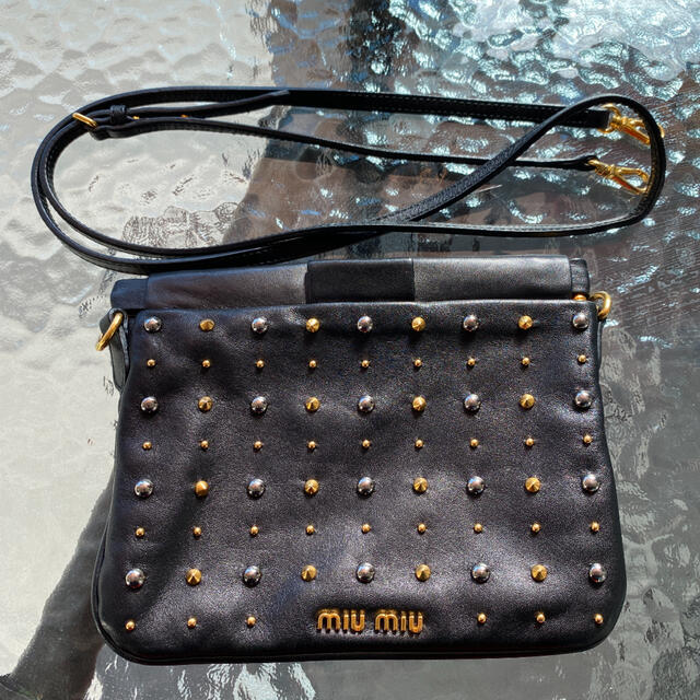 miumiu(ミュウミュウ)のミュウミュウ スタッズ ミニショルダー レディースのバッグ(ショルダーバッグ)の商品写真