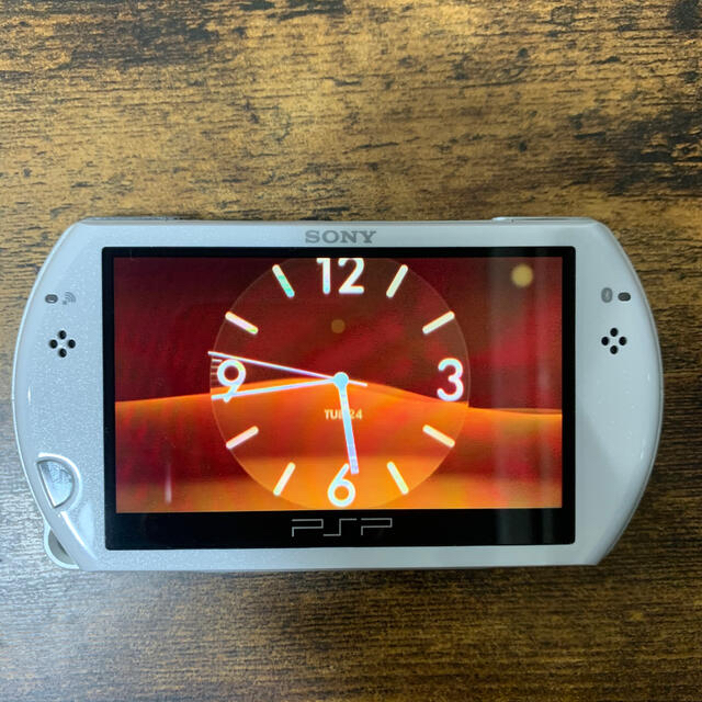 PSP GO  ホワイト　本体 2