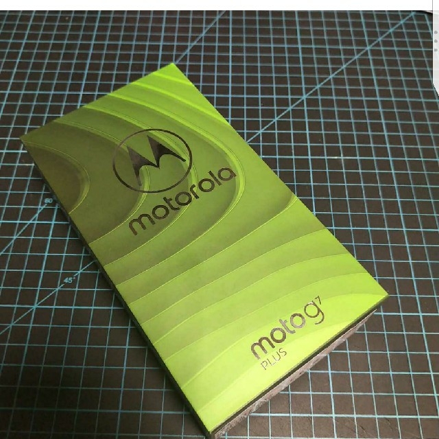 スマホ/家電/カメラ新品未使用品　MOTOROLA　moto G7 plus  保証書付