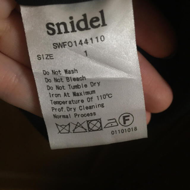 SNIDEL(スナイデル)のスナイデル レディライクワンピース 黒 レディースのワンピース(ひざ丈ワンピース)の商品写真