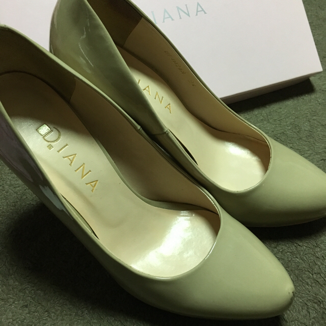 DIANA(ダイアナ)のダイアナ ベージュパンプス レディースの靴/シューズ(ハイヒール/パンプス)の商品写真