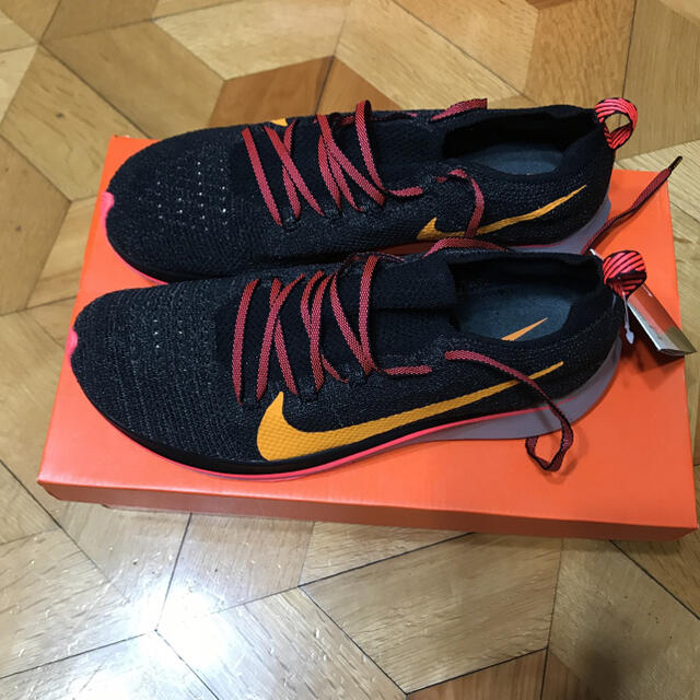 NIKE(ナイキ)のNIKE ZOOM FLY FLYKNIT スポーツ/アウトドアのランニング(シューズ)の商品写真