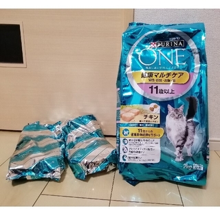 ネスレ(Nestle)のピュリナワン　健康マルチケア　11歳以上　3kg　キティちゃんフォトフレーム(ペットフード)