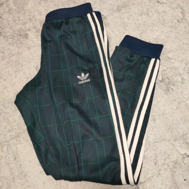 adidas(アディダス)の【希少/入手困難】アディダス　トラックパンツ　Lサイズ メンズのパンツ(その他)の商品写真