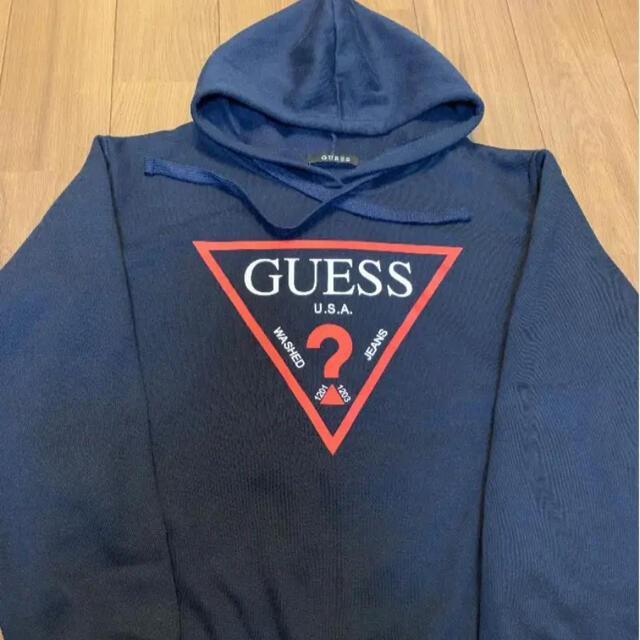 GUESS(ゲス)のみかさま専用　GUESS フード付きパーカー レディースのトップス(パーカー)の商品写真