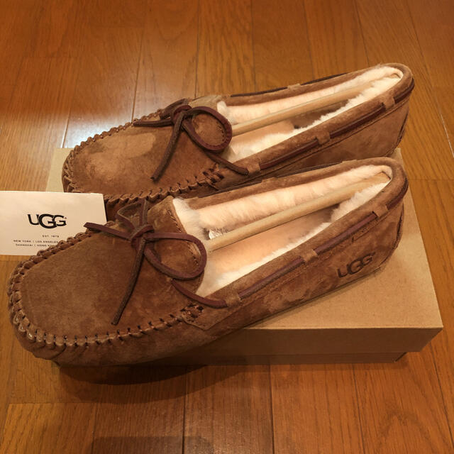 UGG(アグ)の新品未使用　アグ UGG DAKOTA （CHESTNUT）ダコタ レディースの靴/シューズ(スリッポン/モカシン)の商品写真