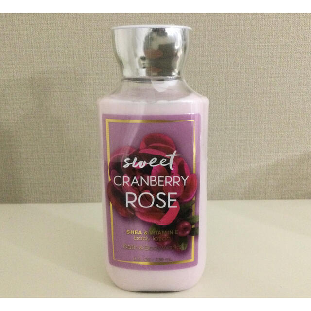 Bath & Body Works(バスアンドボディーワークス)の新品♡バスアンドボディワークス スウィートクランベリー ローズ　ボディローション コスメ/美容のボディケア(ボディローション/ミルク)の商品写真