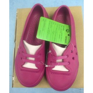 クロックス(crocs)の新品未使用　クロックス　スニーカー風　フラットシューズ(スニーカー)