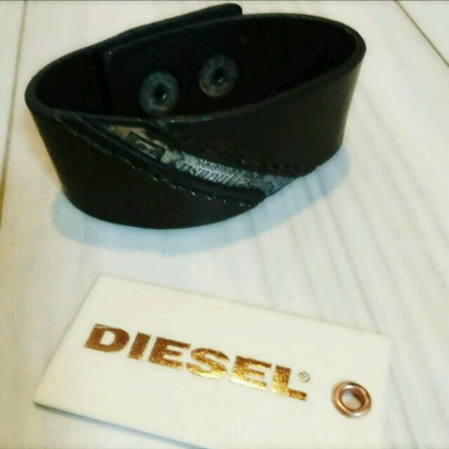 DIESEL(ディーゼル)のブレスレット　ディーゼル　レザーブレス☆ メンズのアクセサリー(ブレスレット)の商品写真