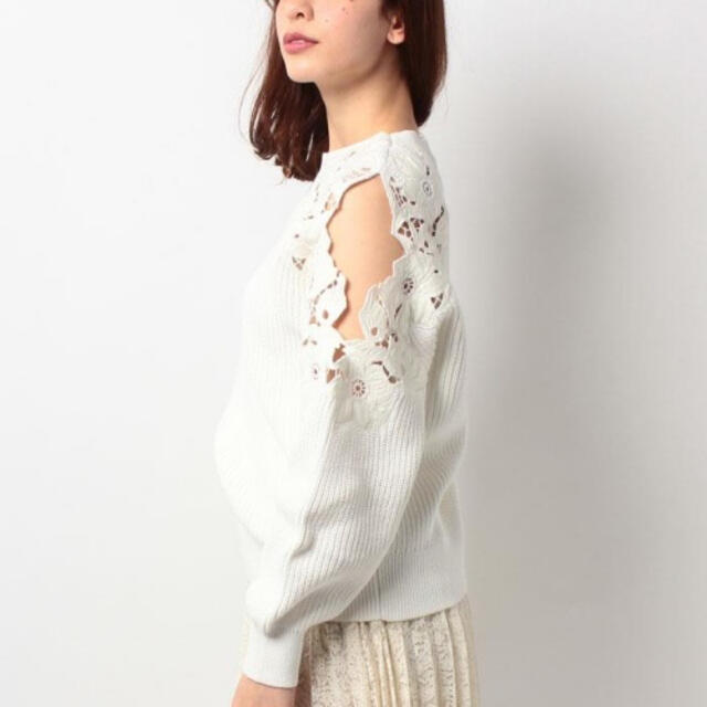 コンビニ受取対応商品】 新品♡エンブロイダリー肩開きニット みいき