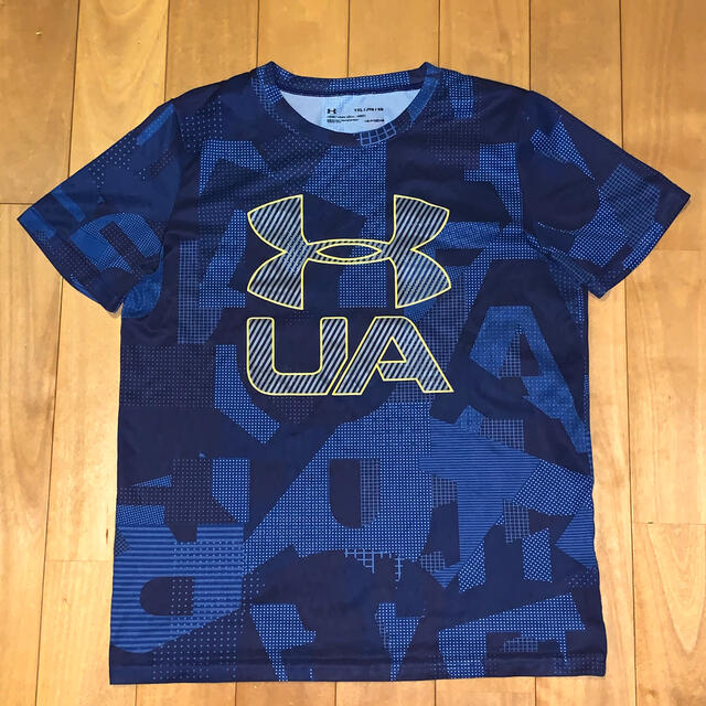 UNDER ARMOUR(アンダーアーマー)のアンダーアーマー　160サイズ　Tシャツ キッズ/ベビー/マタニティのキッズ服男の子用(90cm~)(Tシャツ/カットソー)の商品写真