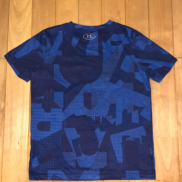 UNDER ARMOUR(アンダーアーマー)のアンダーアーマー　160サイズ　Tシャツ キッズ/ベビー/マタニティのキッズ服男の子用(90cm~)(Tシャツ/カットソー)の商品写真