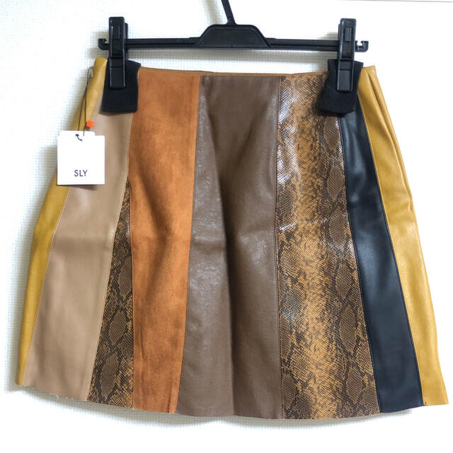 SLY(スライ)のSLY フェイクレザースカート レディースのスカート(ミニスカート)の商品写真