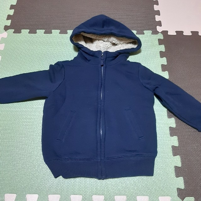 UNIQLO(ユニクロ)のユニクロ　ボアパーカー　110 キッズ/ベビー/マタニティのキッズ服男の子用(90cm~)(ジャケット/上着)の商品写真