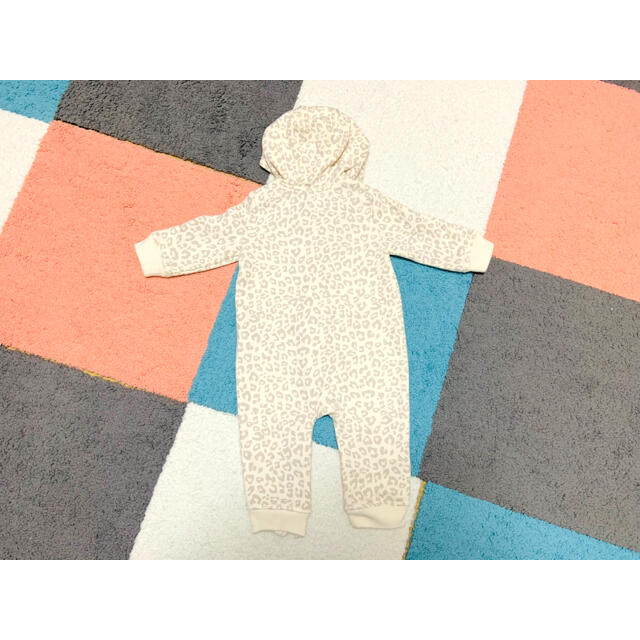 babyGAP(ベビーギャップ)のbaby GAP  豹柄　カバーオール　ロンパース　70 キッズ/ベビー/マタニティのベビー服(~85cm)(カバーオール)の商品写真